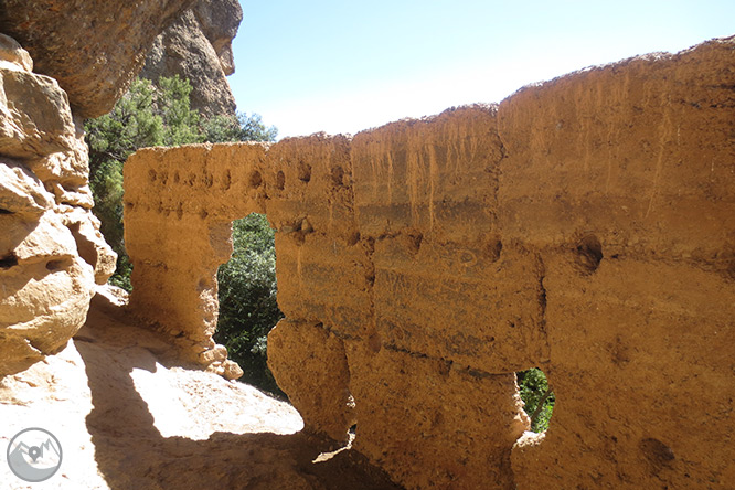 Roca del Corb y Roc de Cogul desde Peramola 1 