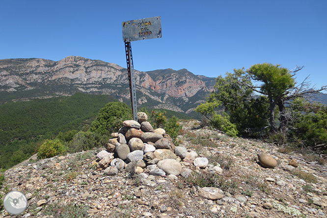 Roca del Corb y Roc de Cogul desde Peramola 1 