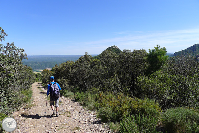 Roca del Corb y Roc de Cogul desde Peramola 1 