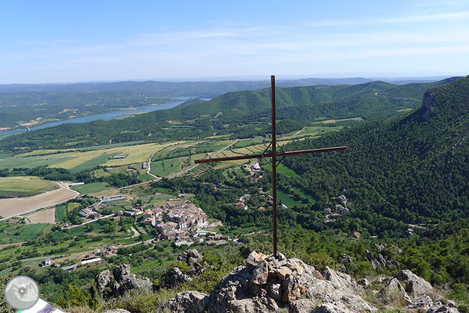 Roca del Corb y Roc de Cogul desde Peramola 1 