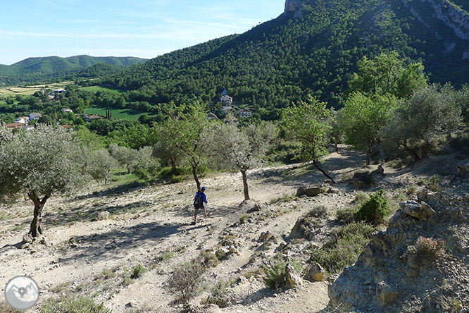 Roca del Corb y Roc de Cogul desde Peramola 1 