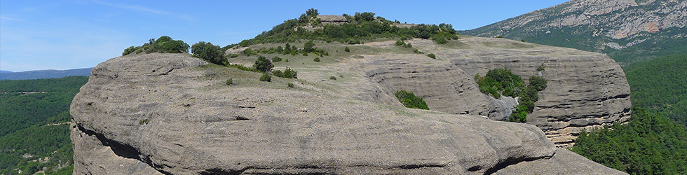 Roca del Corb y Roc de Cogul desde Peramola