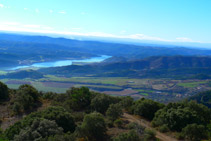 Vistas del pantano de Rialb y las tierras de la Noguera.