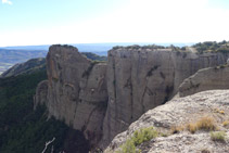 Roc de la Presó y Roca de Sant Honorat (S-SE).