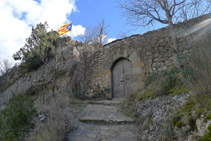 Puerta de la iglesia de Santa Maria de Castell-llebre.