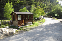 Caseta de información del Parque Nacional en la Palanca de la Molina.