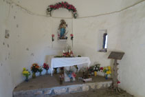 Interior de la ermita de la Virgen de Fajanillas.