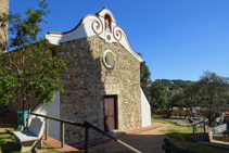 Fachada principal de la ermita de les Alegries.