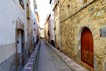 Calles estrechas en el núcleo de Cellera de Ter.