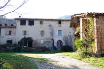 Masía de Can Clos entre el Pasteral y la Cellera de Ter.