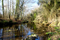 El río Brugent junto al puente de Santa Brígida.