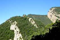 Colina del castillo de Roset y los riscos del Tastanós.