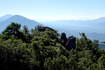 Extensas vistas desde el castillo de Roset.