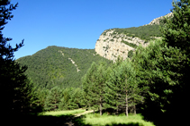 El Cap del Tastanós desde el llano del castillo de Roset.