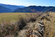 Muro de piedra seca.