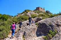 A punto de llegar a la cueva de Sant Salvador.