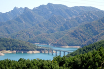 Acueducto sobre la Baells y la sierra de Picancel.