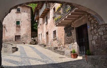Portal del casco antiguo de Sant Privat d´en Bas.