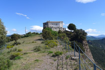 Santuario de la Quar desde el extremo S de la meseta.