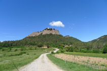 El santuario de la Quar desde el Pla de La Quar.