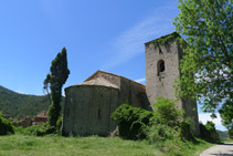 Llegamos al monasterio de Sant Pere de la Portella.