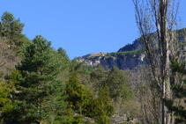 Vistas del santuario, donde nos dirigimos, desde el oratorio de Sant Francesc.