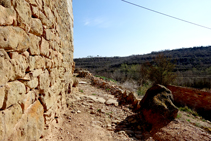 Paredes de piedra seca en la casa de L´Estany.