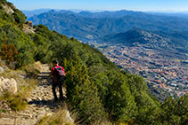 Camino con vistas.