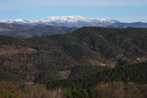 Vistas al valle de Camprodon y al macizo del Canigó.