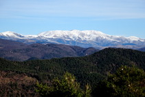 El macizo del Canigó desde la sierra de Puig d´Estela.