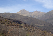 Al fondo, las cumbres del Montsent de Pallars y del Montorroio.