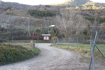 El camino nos lleva hasta un área de ocio. Una vez allí seguimos a la derecha.