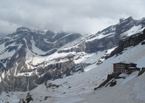 Al llegar al collado se abre ante nosotros el impresionante circo de Gavarnie.