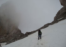 La Brecha de Rolando, a 2.807m, es un impresionante corte de unos 40m de ancho por unos 100m de alto.