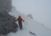 A nuestra derecha el Dedo, a nuestra izquierda el glaciar del Taillón.