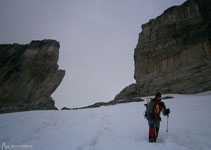 Descendemos el glaciar de la Brecha, dejando la brecha a nuestra espalda.