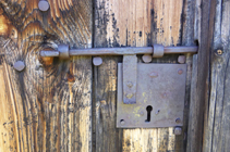 Detalle de la puerta de entrada de Sant Romà de Auvinyà.