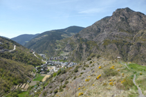 Sant Julià de Lòria y sierra del Vedat desde Sant Serni.