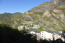 Vista de Sant Julià mirando hacia el collado de Jou.