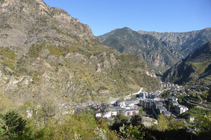 Vista de Sant Julià mirando hacia el N, con la sierra del Vedat a la espalda.