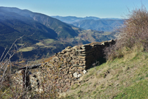 Ruinas del corral del Marquet, donde acaban los hitos.