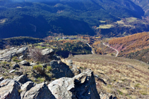 Lomo del Serrat de Santa Creu, con vistas a Llagunes.