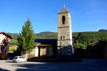 Plaza Major e iglesia de Sant Climent de Urús.