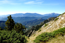 Vistas panorámicas hacia el S. A la derecha distinguimos el Pedraforca.