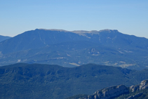 La sierra de Ensija con la Gallina Pelada (2.320m).