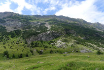 Sierra del Turbón y pico Turbón (2.319m).