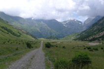 Vista del valle de Otal desde su cabecera.