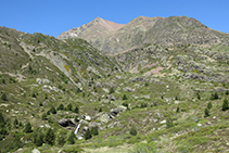 Vistas de la cabecera del valle de Riqüerna.