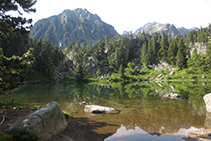 La Estanyera, el primero de los lagos del valle de Gerber.