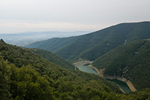 Vistas al pantano de Vallforners.